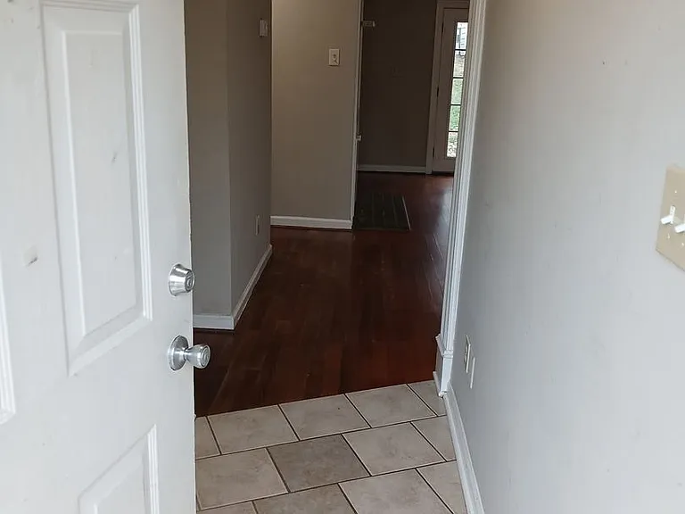 303 Kentucky Dr — Photo 4