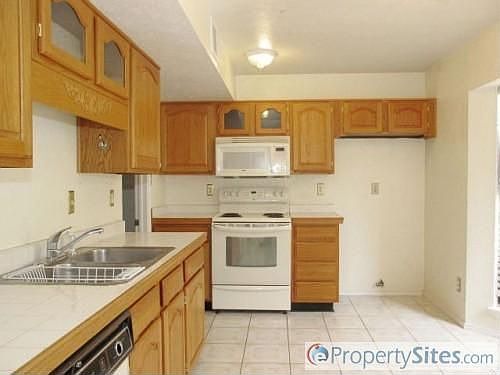 5th image of 4317 Pepperbush Dr