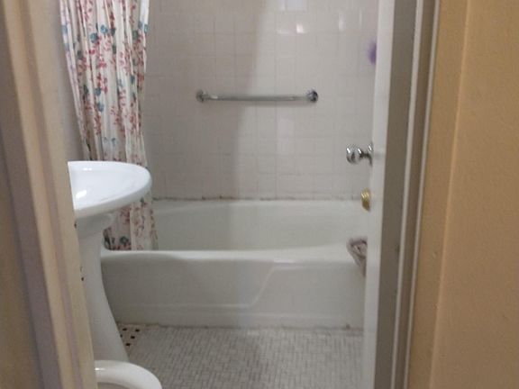 3rd image of 143-40 Roosevelt Ave Floor 1
