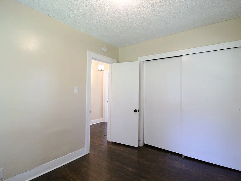1412 W 51st Street — Photo 15
