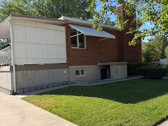 3rd image of 592 W Lasalle Dr S