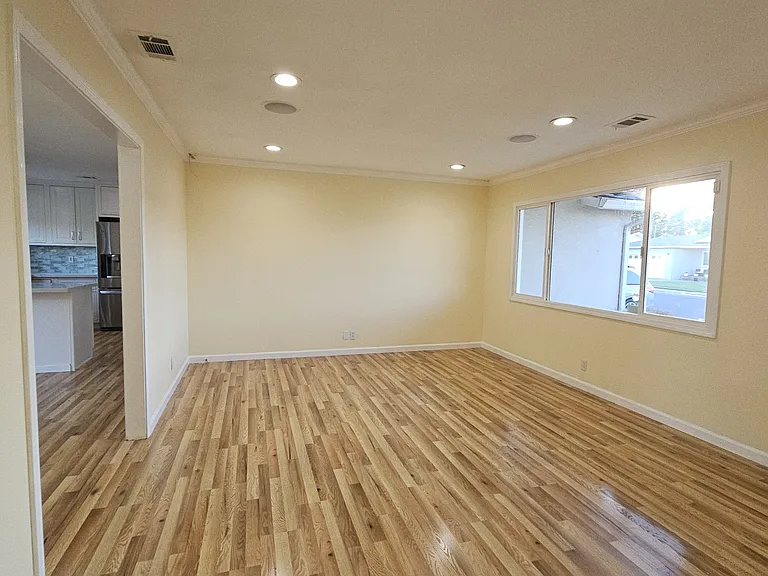 7855 Gardella Dr — Photo 2