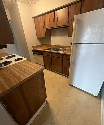 3rd image of 76 Carriage Ln #9