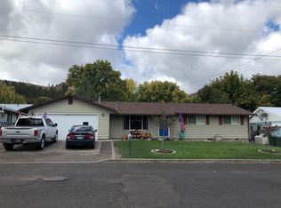 402 1st St, La Grande, OR 97850