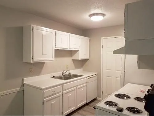 Edinboro Country Square Apartments — Photo 2