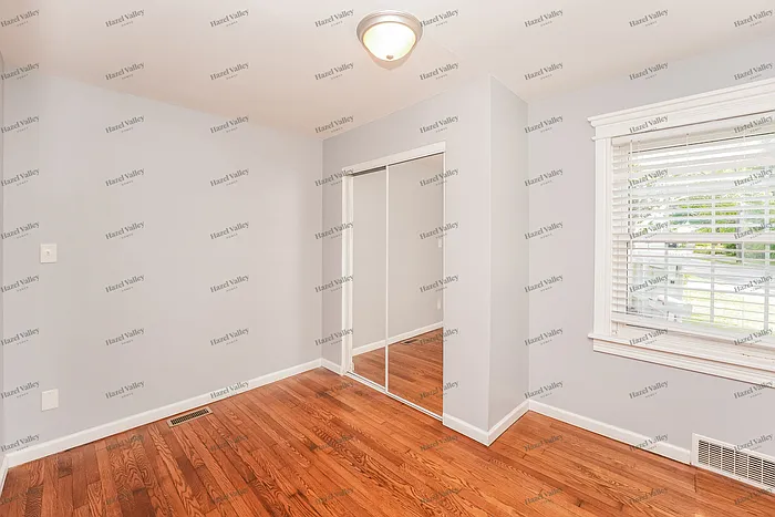 394 N Hawkins Ave — Photo 9