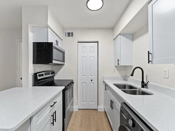 CenterPoint, 1220 NW 12th St APT 49, Gainesville, FL 32601