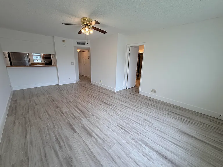 918 Twin Lakes Dr #8-M — Photo 19