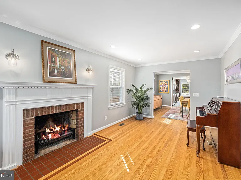 1604 N Edgewood St — Photo 21