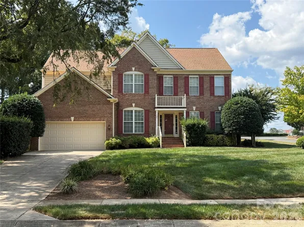 704 Meadow Lake Dr, Matthews, NC 28105