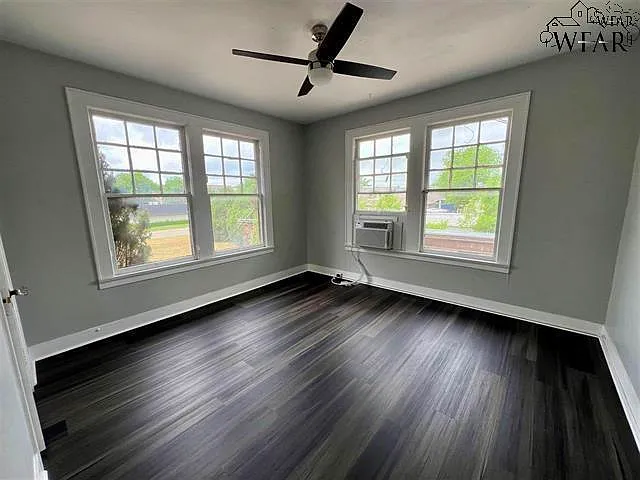 908 Denver St — Photo 3