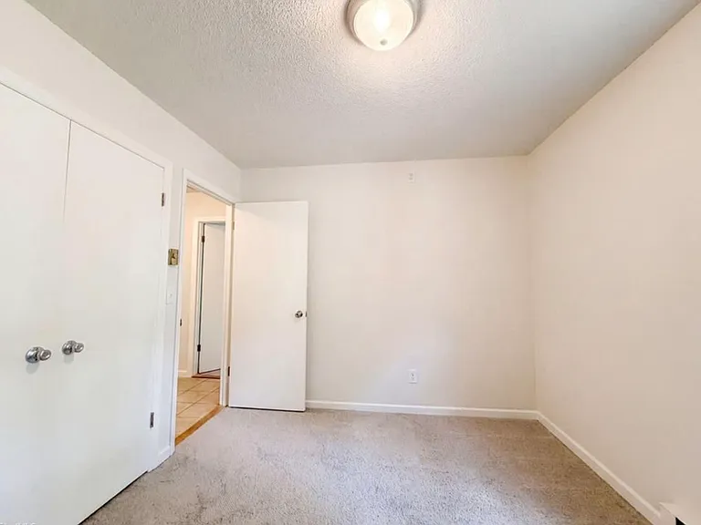4708 Chaucer Dr — Photo 3