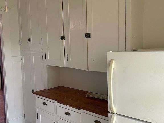 4th image of 302 W Grand Ave APT 6