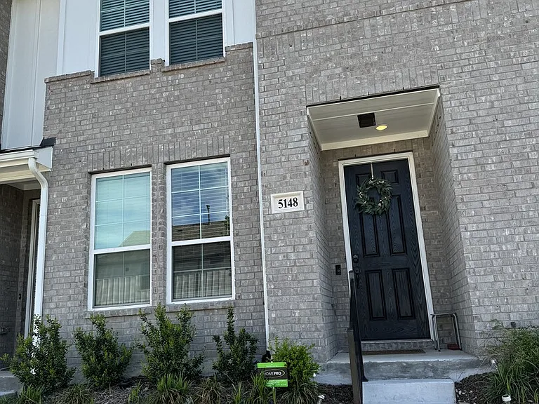Heritage St — Photo 1
