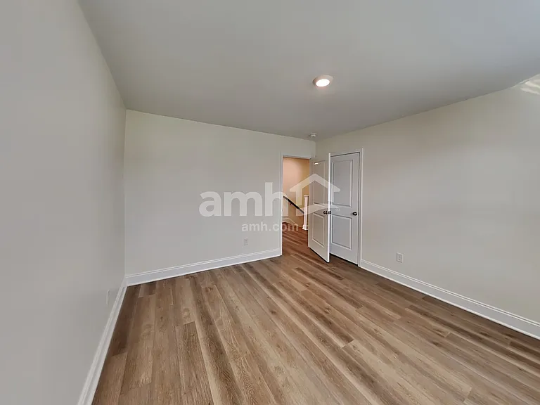 5327 Trust Dr — Photo 16