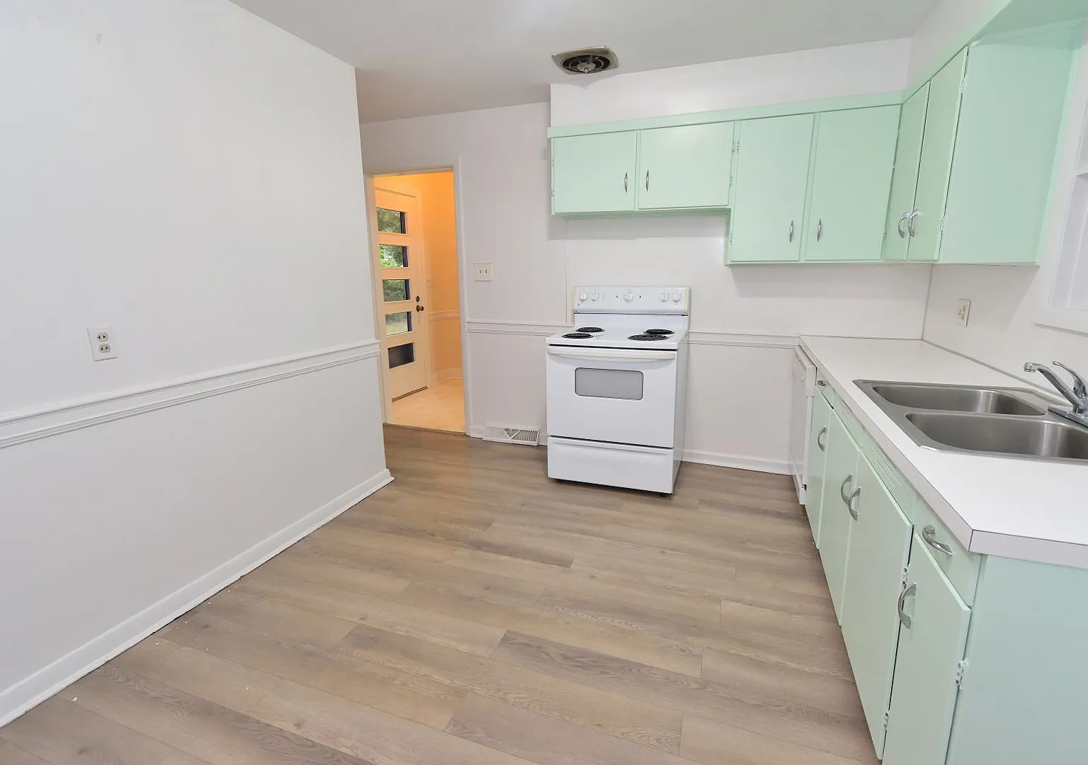 312 Oakdale Road — Photo 3