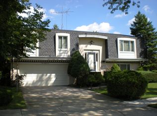 136 E Cunningham Dr, Palatine, IL 60067