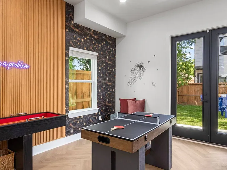 Shelby Cir — Photo 2