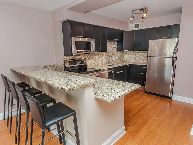 30 E Elm St #14A — Photo 6