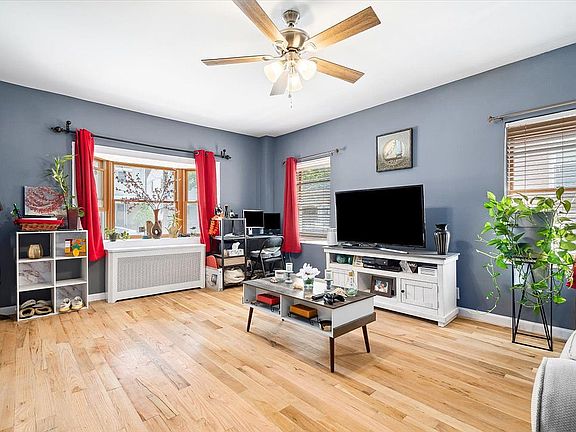 3rd image of 4165 B Murdock Ave