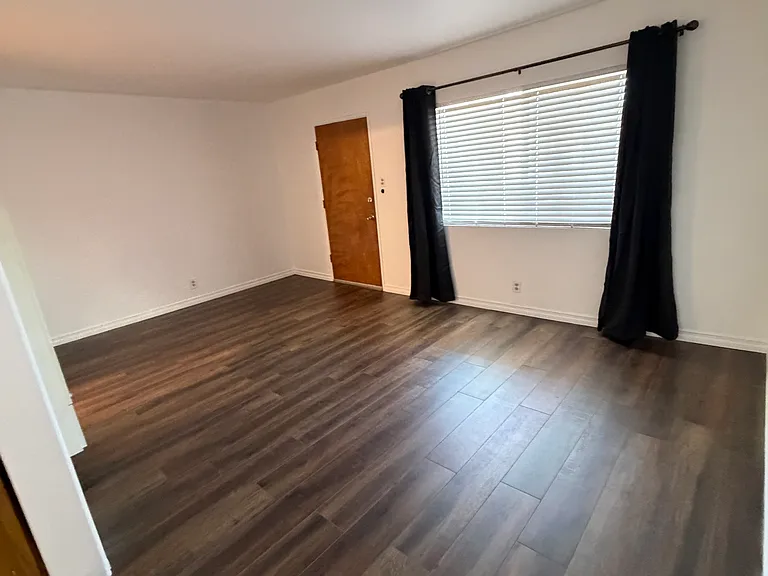 916 N Market St #3 — Photo 8