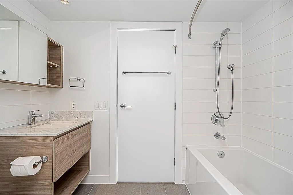 1 bed, 576 sqft, $2,200 — Photo 3
