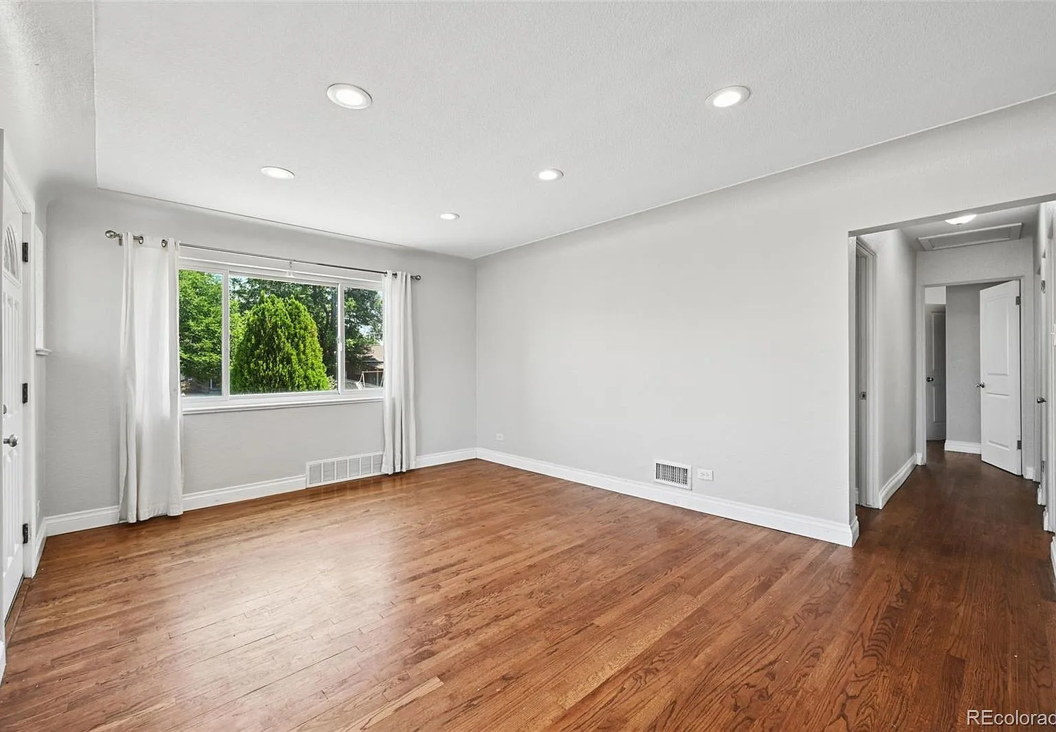4 bed, 2.0 bath, 2106 sqft, $3,800 — Photo 4