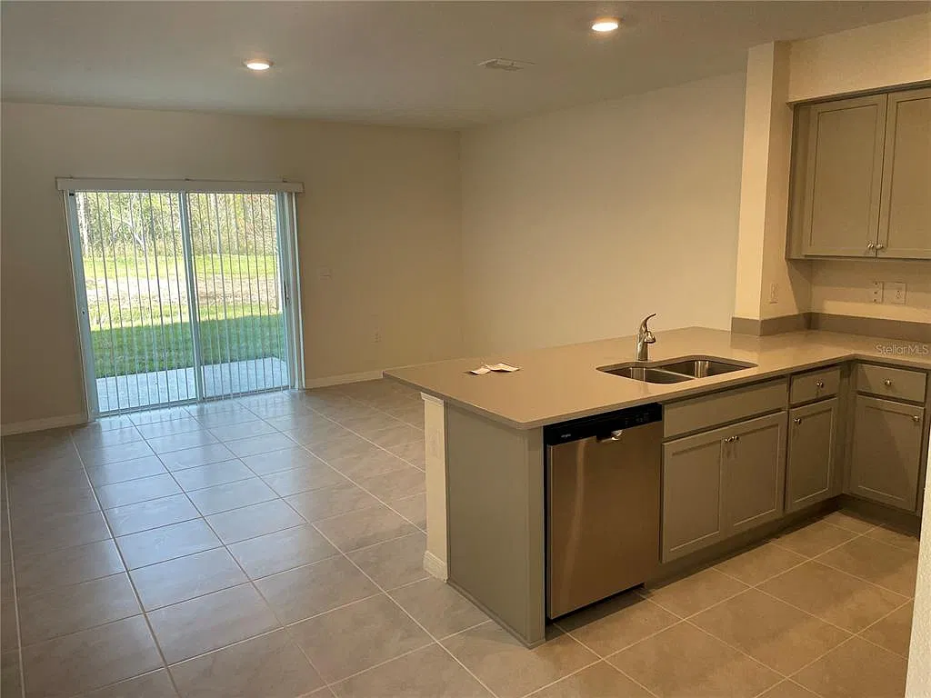 3 bed, 2.5 bath, 1515 sqft, $1,699 — Photo 4