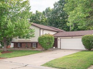 422 Hidden Lake Dr, Saint Peters, MO 63304
