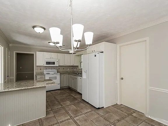 3rd image of 5831 Tonya Ln