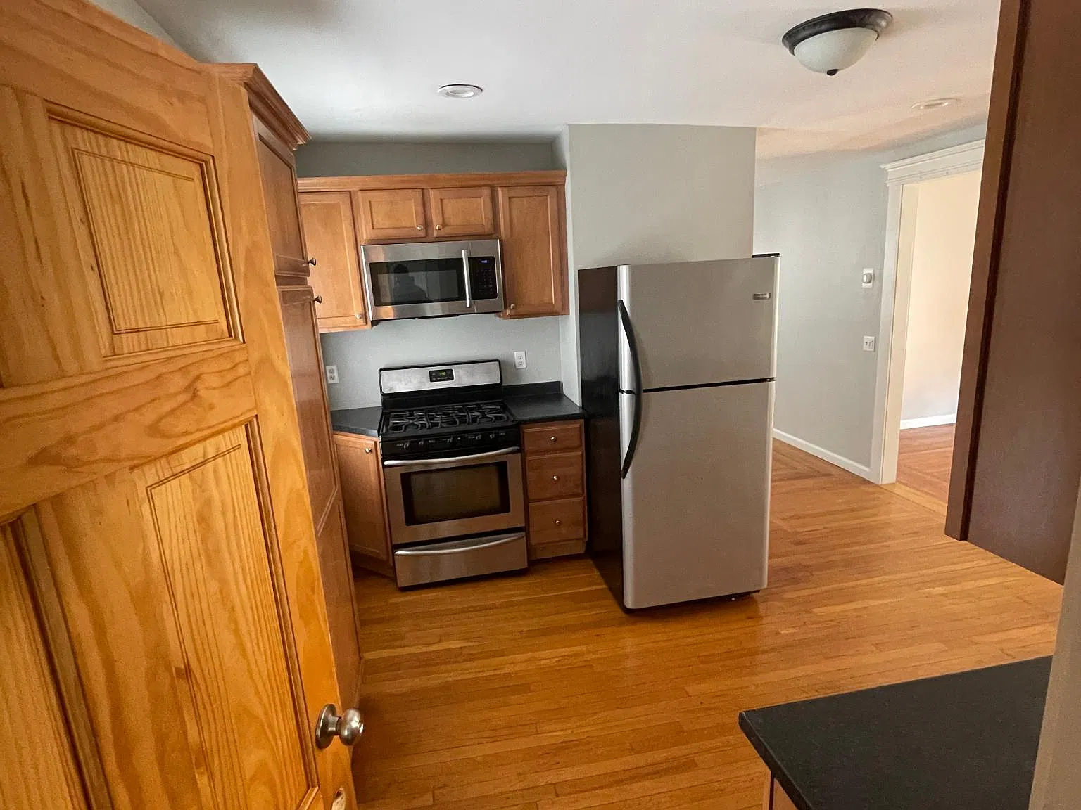 884 River Ave — Photo 1