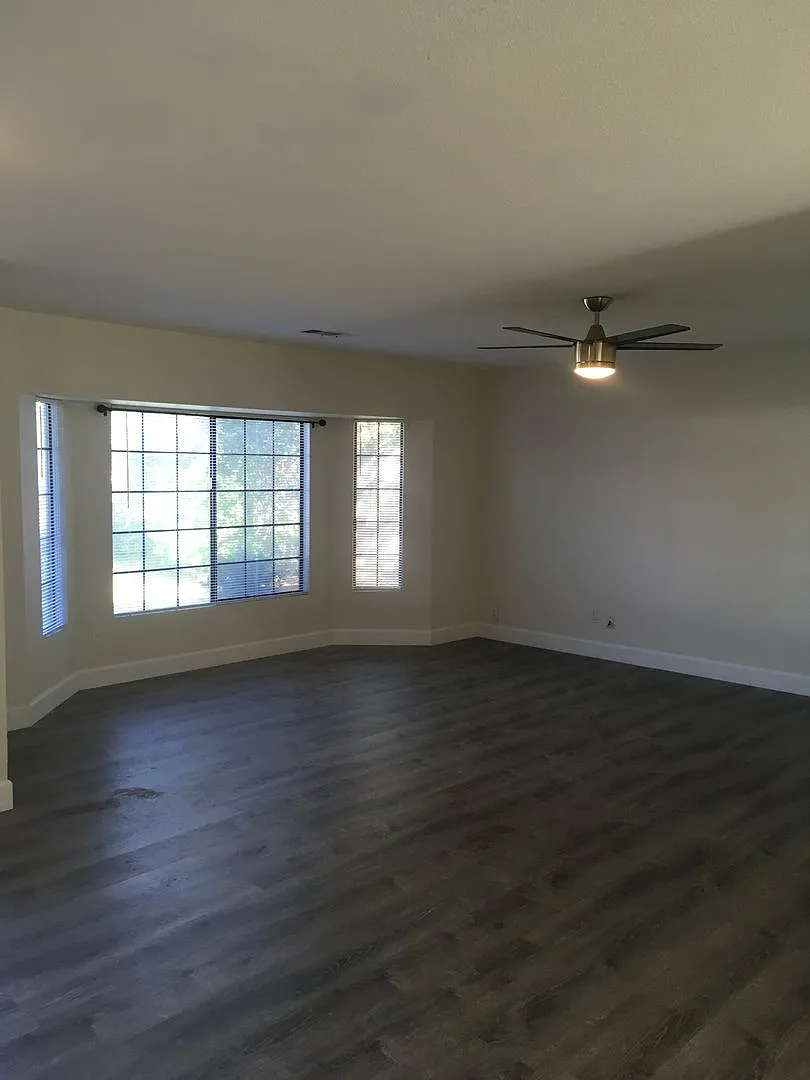 Candlewood Neighborhood close to pond! — Photo 4