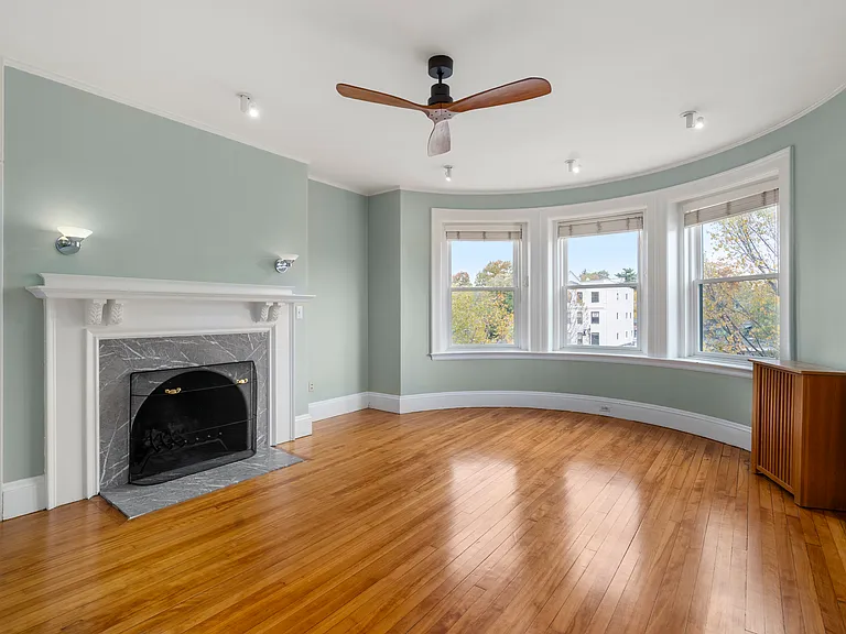 1011 Beacon St #4 — Photo 5