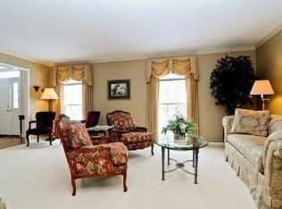 25974 Oak Hills Rd, Lake Barrington, IL 60010