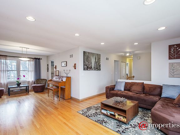 Living Room / Dining Room