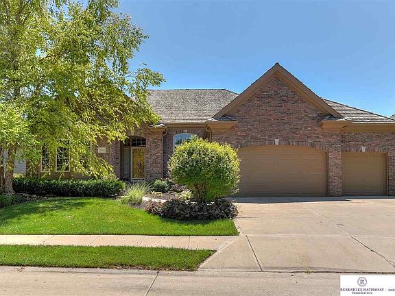 Built by Whit Smith.  Fabulous floor plan loaded with amenities!  Assessment covers lawn, snow, trash, street maintenance and gate.  Association has a summer picnic and a holiday party.