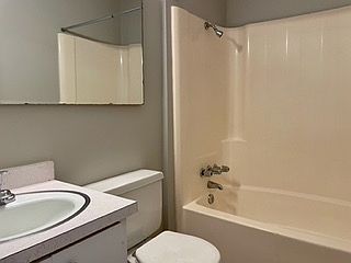 5th image of 801 E Main St #10881828