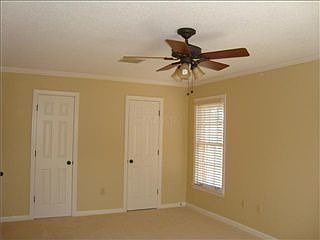 4th image of 2145 Oaklawn Ln