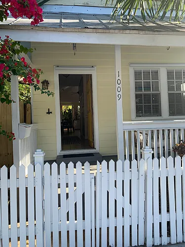 1009 Varela St Photo 1