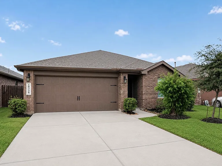 18326 Arcola Bay Ln — Photo 2