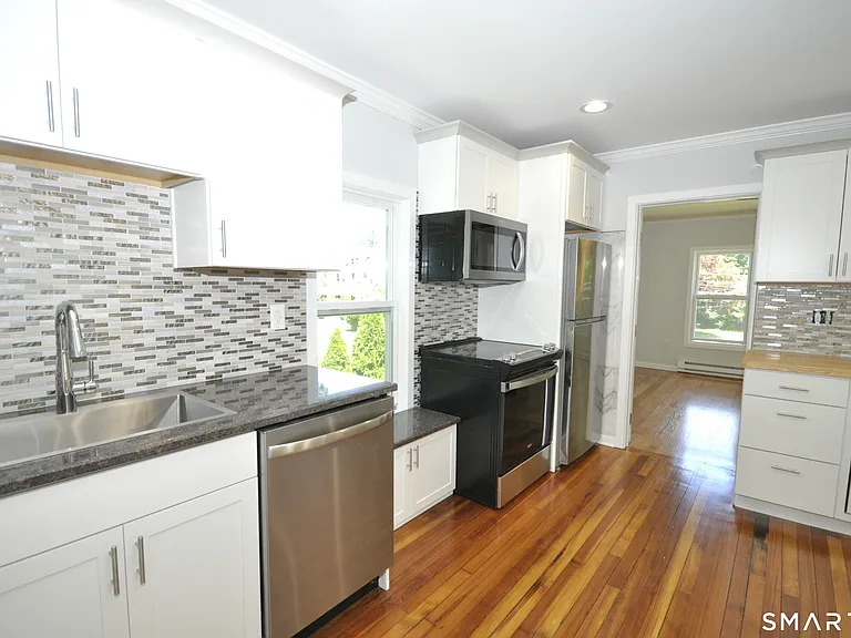 17 Hough St — Photo 5