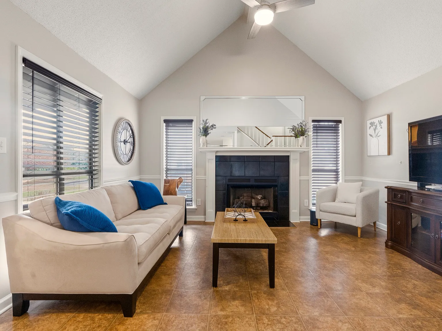 2 bed, 2.5 bath, 1518 sqft, $1,800 — Photo 4