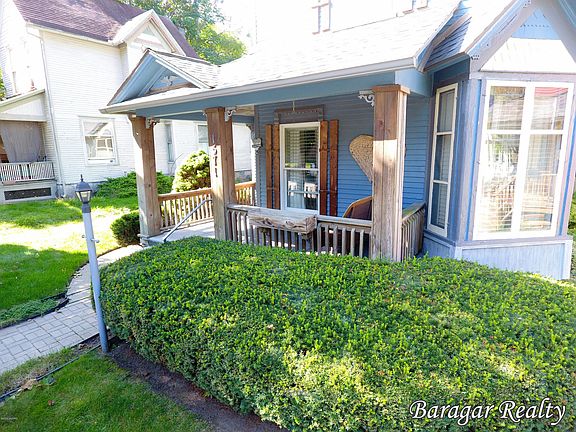 2nd image of 1571 Coit Ave NE