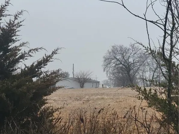 10 Falcons Roost Dr, Linn Valley, KS 66040