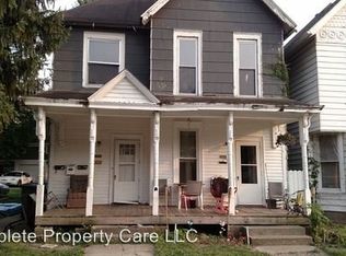 321 1/2 E Gilbert St, Muncie, IN 47305