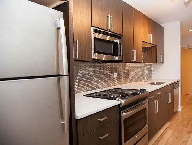 The Strand Apartments — Photo 10