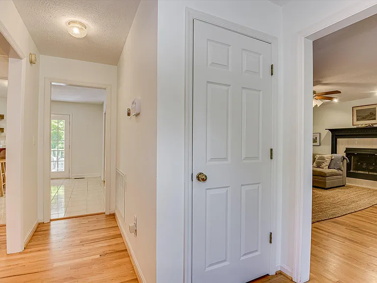 869 Hickory Ridge Rd — Photo 4