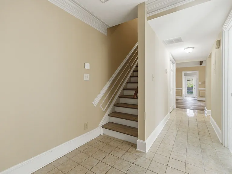 320 Forestgate Ct — Photo 4