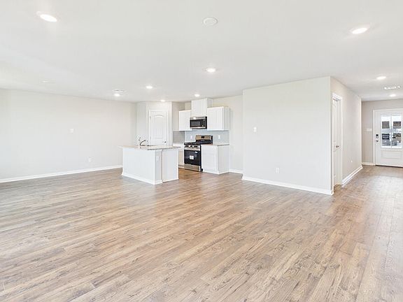 4th image of 402 Wrenwood Dr