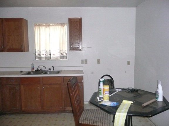 3rd image of 811 N Avenue B